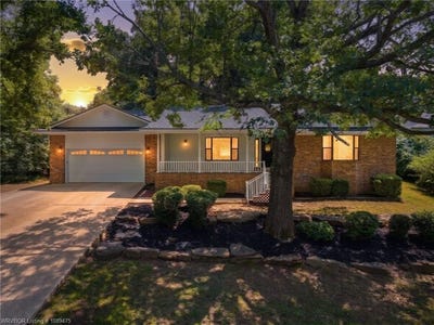 /international/us/605-azure-hills-dr-van-buren-ar-110108472233/