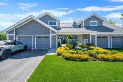 /international/us/376-quarry-pond-court-moriches-ny-110108543796/