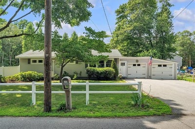 /international/us/144-hines-road-cumberland-ri-110100765641/
