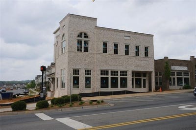 /international/us/9244-main-street-woodstock-ga-110099039698/