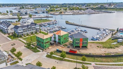 /international/us/922-sailors-way-st-joseph-mi-110102214481/