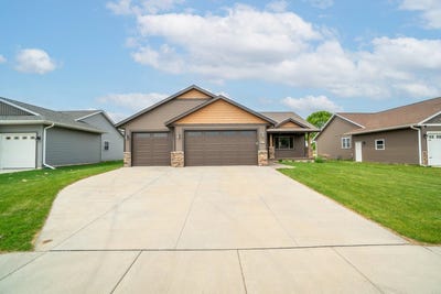 /international/us/1996-tucker-trail-eau-claire-wi-110099642900/