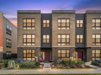 /international/us/323-summit-circle-lombard-il-110119472840/