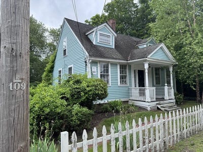 /international/us/1043-west-st-wrentham-ma-110100917603/