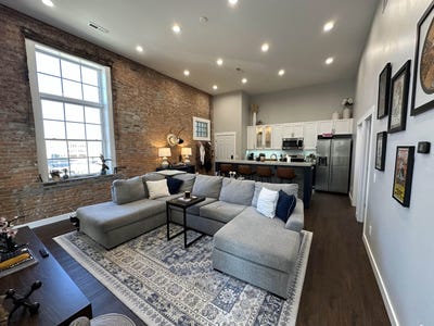 /international/us/1199-central-avenue-dubuque-ia-110098183844/