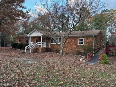 /international/us/7501-rhodes-drive-windsor-va-110107764191/