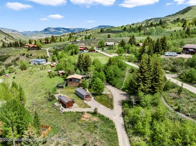 /international/us/10900-s-dora-street-jackson-wy-110108663797/