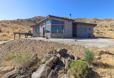/international/us/57795-santa-barbara-drive-yucca-valley-ca-110108303076/