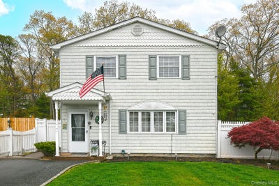 /international/us/171-pauline-street-holbrook-ny-110106987215/