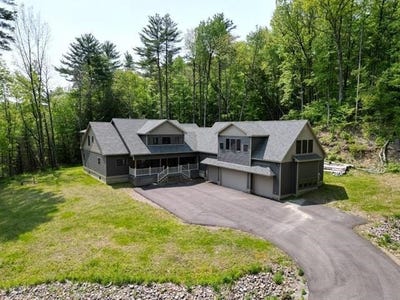 /international/us/1745-roosevelt-highway-colchester-vt-110086662677/