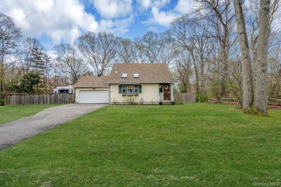 /international/us/248-revilo-avenue-shirley-ny-110107547877/
