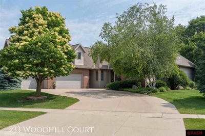 /international/us/233-woodhill-court-mankato-mn-110100624410/