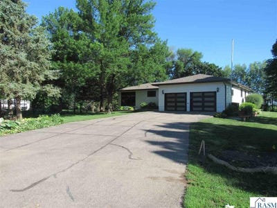 /international/us/28-linden-lane-blue-earth-mn-110108744149/