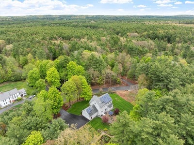 /international/us/82-lawrence-street-pepperell-ma-110108201595/
