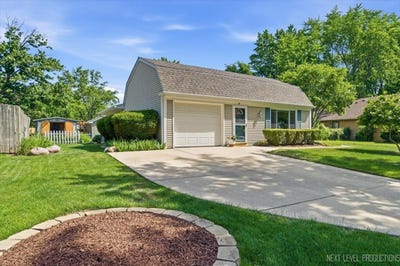 /international/us/10-shermead-road-montgomery-il-110108614214/