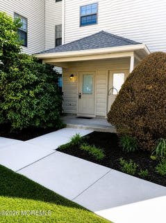 /international/us/202-larkspur-lane-jackson-nj-110107841217/