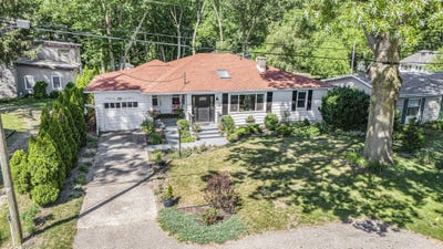 /international/us/208-s-barker-street-new-buffalo-mi-110100627418/