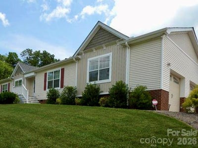 /international/us/224-pete-luther-road-candler-nc-110120418683/
