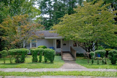 /international/us/1006-3rd-avenue-w-hendersonville-nc-110109791579/