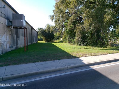 /international/us/bayview-avenue-biloxi-ms-110120851248/