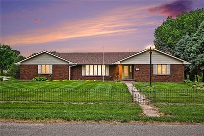 /international/us/1701-sunset-boulevard-mound-city-mo-110108169367/