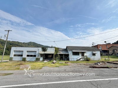 /international/us/101-3rd-st-303-river-st-gassaway-wv-110110308020/