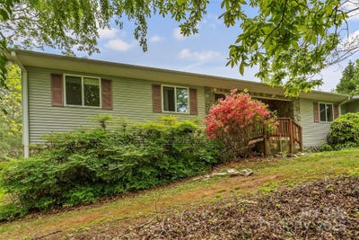 /international/us/51-chastain-hill-road-mills-river-nc-110099447235/