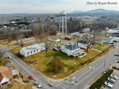 /international/us/106-n-key-street-pilot-mountain-nc-110101545895/?lang=it