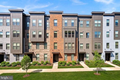 /international/us/2240-woodland-gap-terrace-herndon-va-110107693089/
