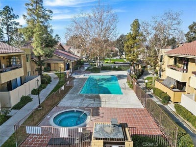 /international/us/18752-mandan-street-canyon-country-ca-110100302980/
