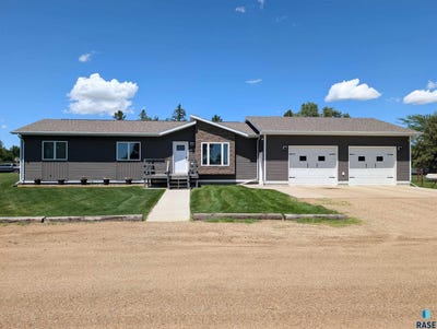 /international/us/421-6th-st-se-highmore-sd-110108752985/