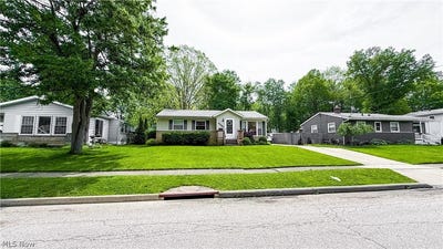 /international/us/4261-osage-street-stow-oh-110108436959/