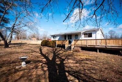 /international/us/1228-clover-creek-rd-huddleston-va-110105858022/