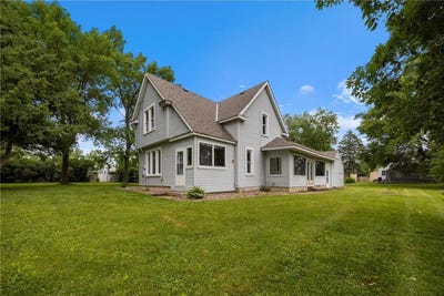 /international/us/202-n-2nd-street-darwin-mn-110108806427/