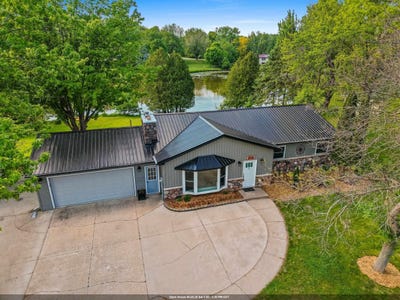 /international/us/201-lakeside-drive-clintonville-wi-110108474835/