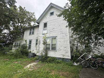 /international/us/314-e-iroquois-street-kentland-in-110101369496/?lang=en