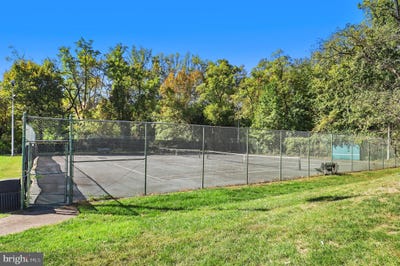 /international/us/4600-s-four-mile-run-drive-arlington-va-110101312200/