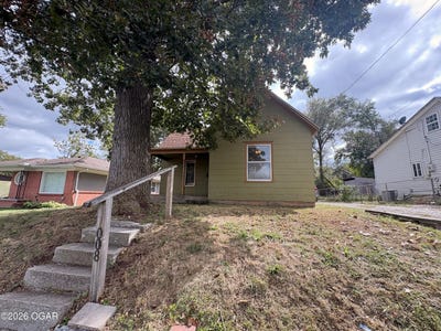 /international/us/1008-w-chestnut-street-carthage-mo-110110405461/
