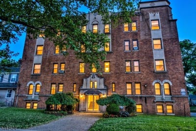 /international/us/303-hamilton-pl-hackensack-city-nj-110109027434/