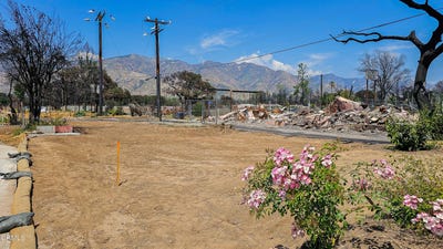 /international/us/23-west-mendocino-street-altadena-ca-110099295978/