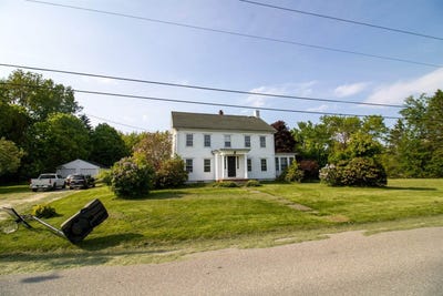 /international/us/43-cottage-street-milbridge-me-110108854724/
