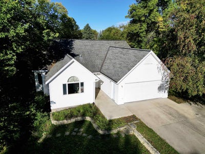 /international/us/903-ridge-road-decorah-ia-110120422184/