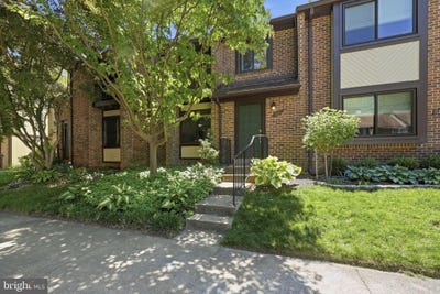 /international/us/5826-jacksons-oak-court-burke-va-110108552414/