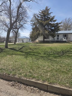 /international/us/704-13th-avenue-britton-sd-110107477092/