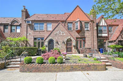 /international/us/4732-188th-street-flushing-ny-110108223615/