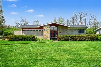 /international/us/4400-hedgethorn-circle-burton-mi-110107724173/
