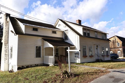 /international/us/2072-n-main-street-londonderry-vt-110103416386/