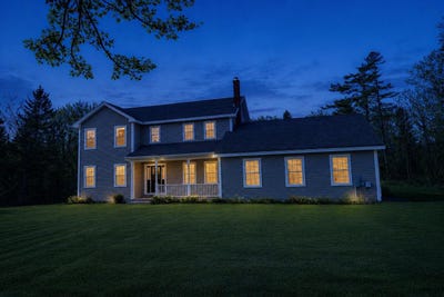 /international/us/74-town-farm-road-hampden-me-110105956586/