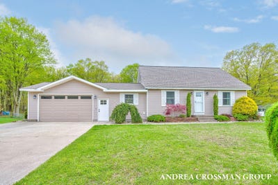 /international/us/4684-pine-drive-holland-mi-110107654298/