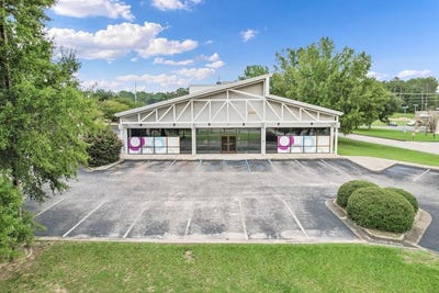 /international/us/200-buyers-drive-dothan-al-110102221184/